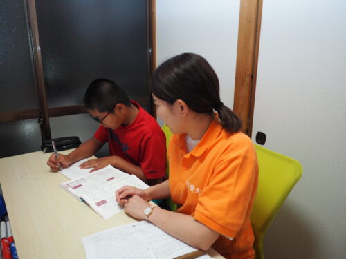 完全1:1の個別指導の授業の様子